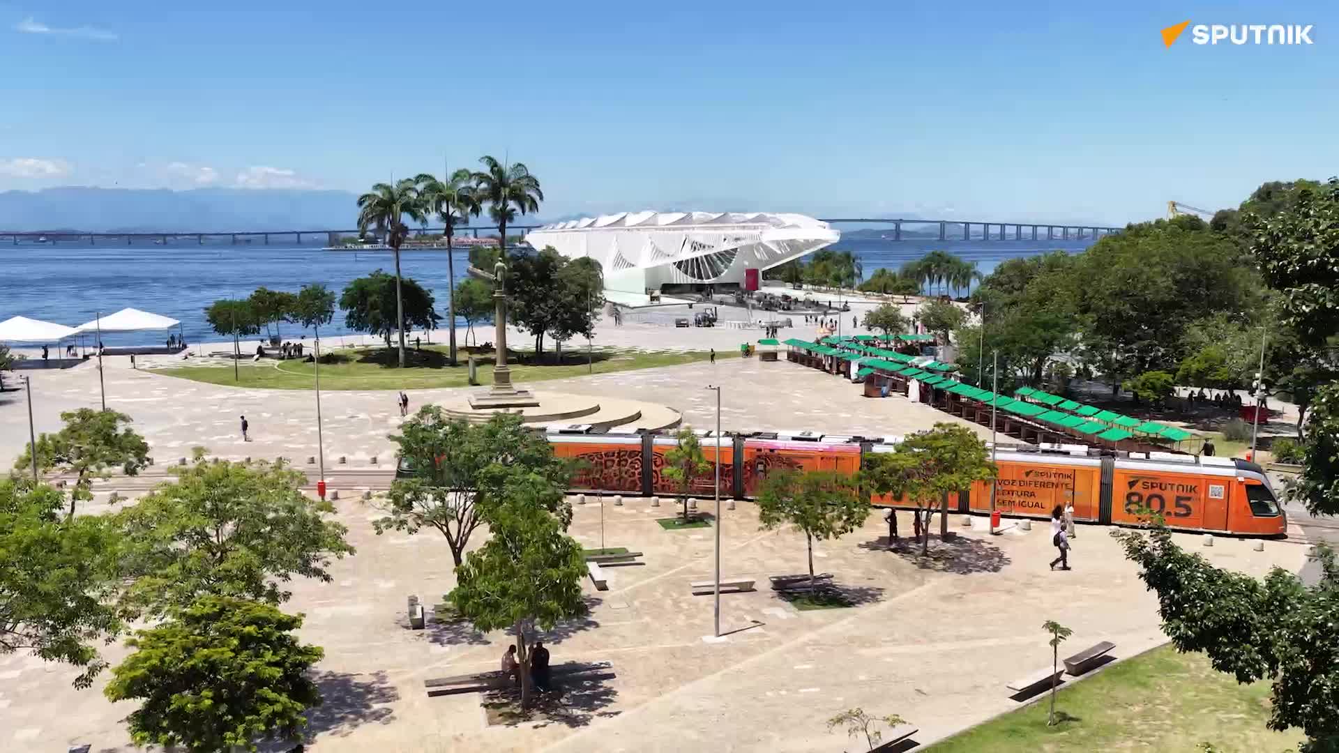   ترامواهایی با برند اسپوتنیک در خیابان‌های مرکزی ریودوژانیرو ظاهر می‌شوند