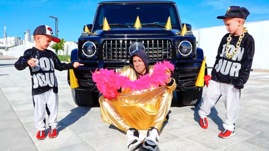 ماجراجویی‌های ولاد و نیکی: کمک به مادر در تعمیر ماشین!