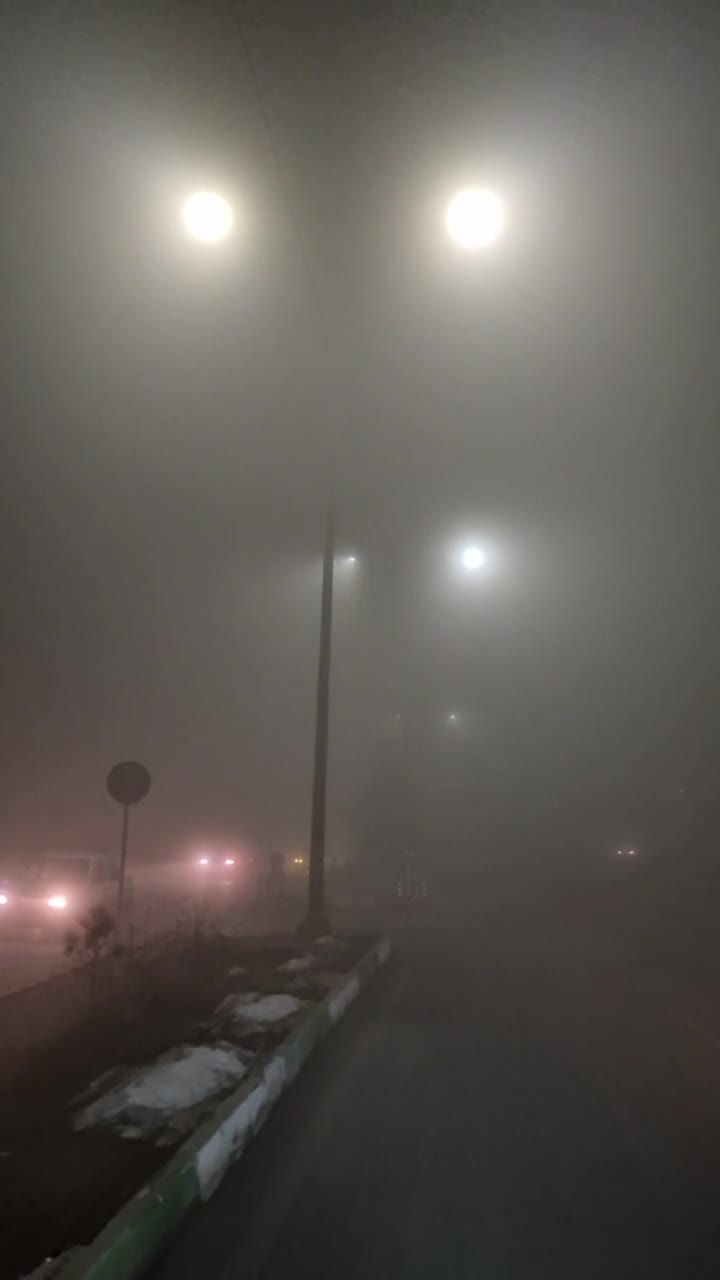     اراک در مه؛ کاهش شدید دید افقی در شهر