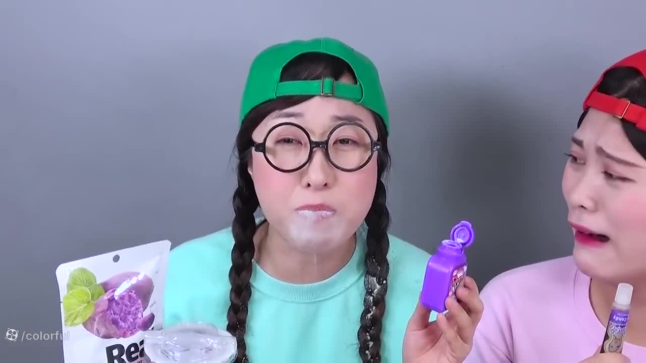 چالش خوراکی دونا: آیا می‌توانید این غذاهای رنگارنگ را بخورید؟