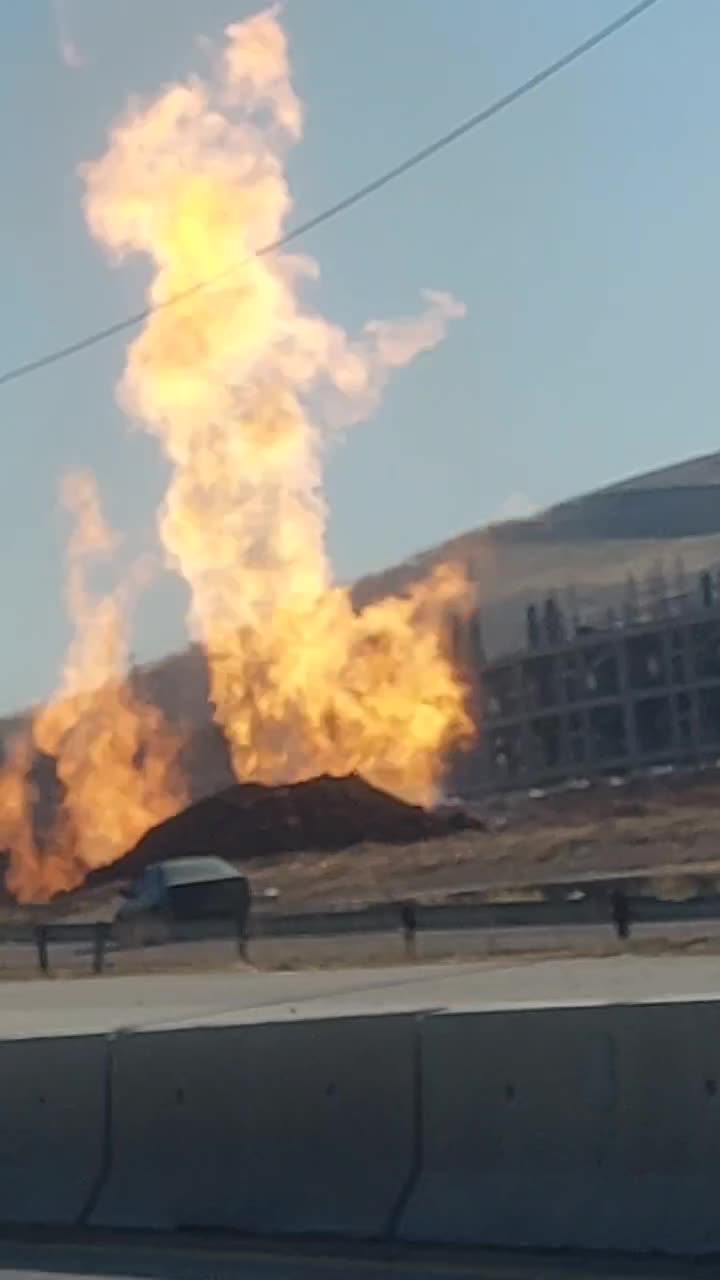   برخورد مرگبار بولدوزر با لوله گاز اصلی در جاده کرمانشاه