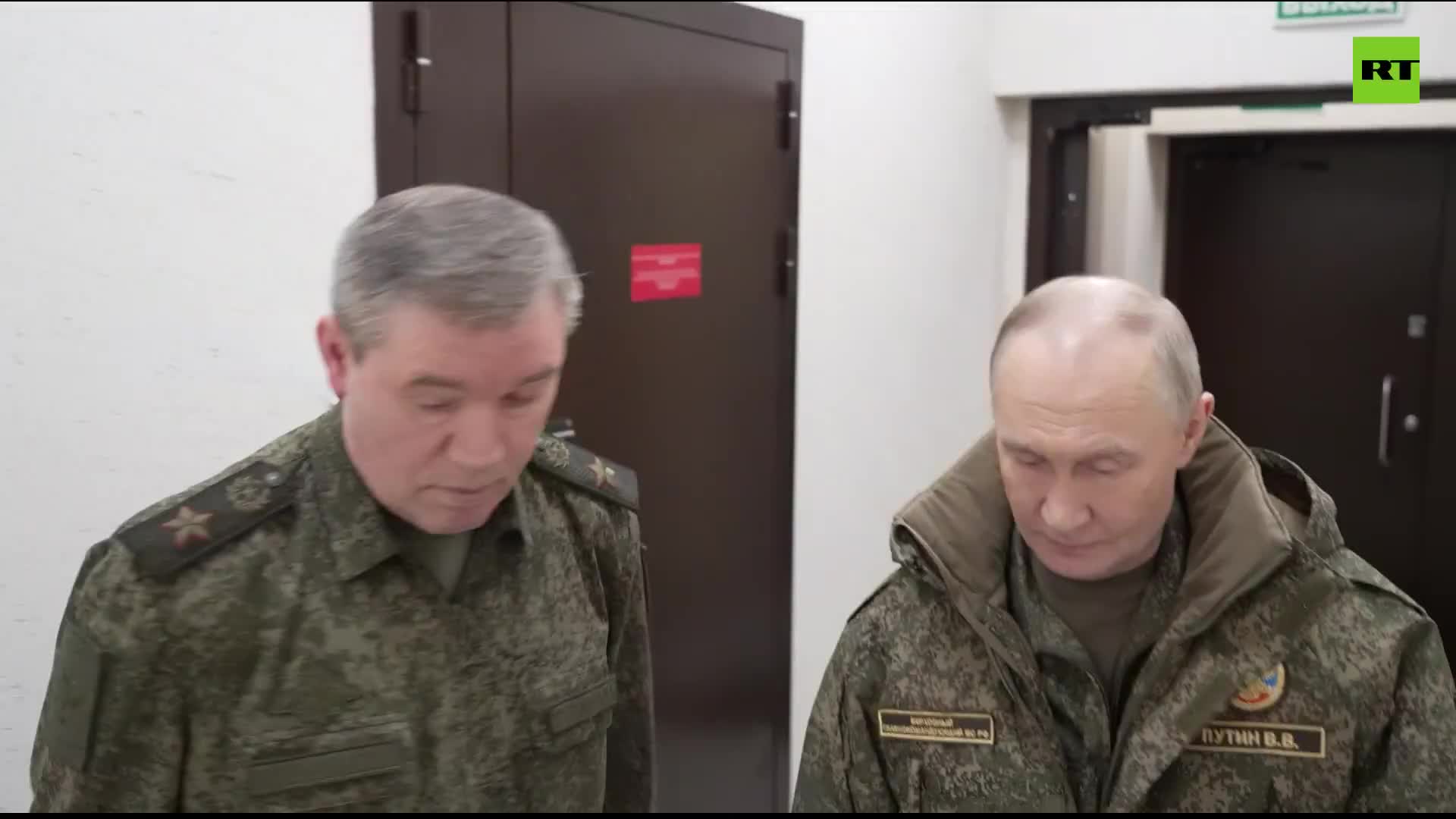   بازدید پوتین با لباس کامل نظامی از مقر فرماندهی نیروهای مشترک روسیه