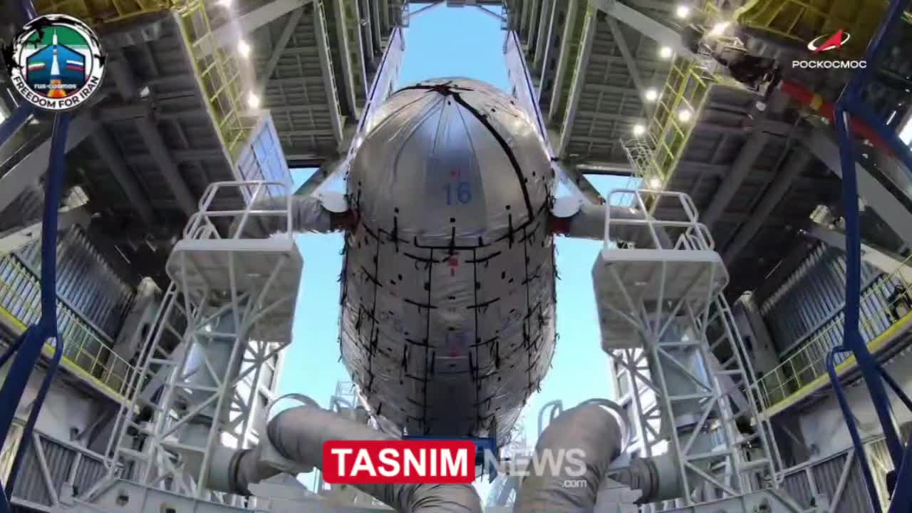    لحظه حرکت ماهواره‌های ایران به‌سوی سکوی پرتاب در روسیه