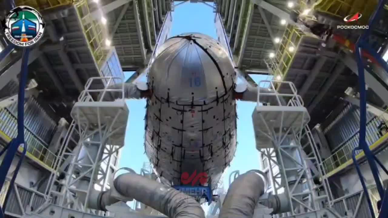   لحظه حرکت ماهواره‌های ایران به‌سوی سکوی پرتاب در روسیه