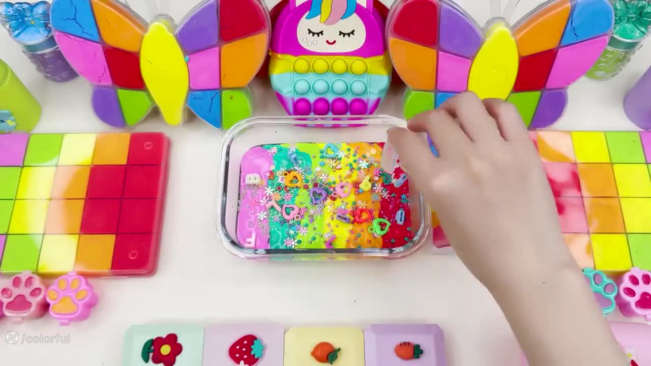 آیا می‌توانید رنگ نهایی این اسلایم جادویی را حدس بزنید؟!