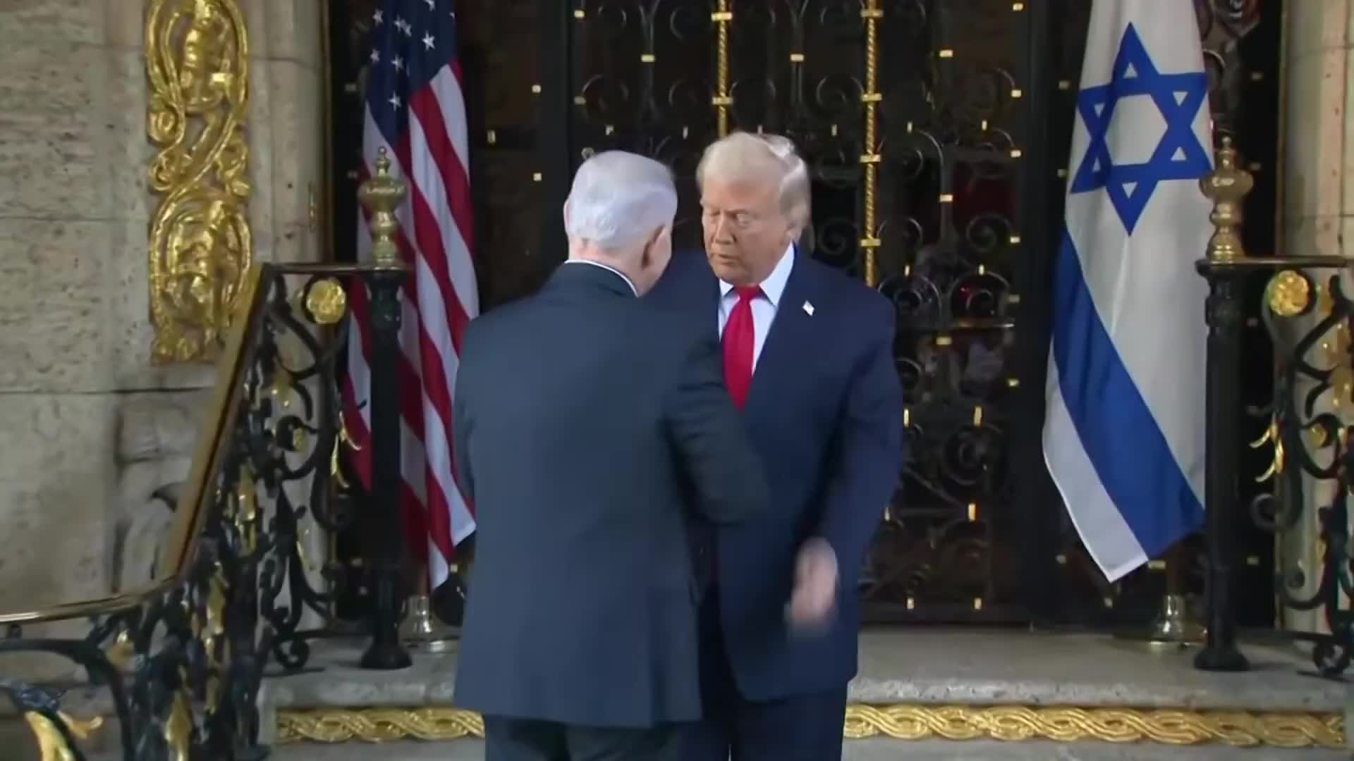   واکنش ترامپ به لباس هماهنگ با نتانیاهو در بدو ورود به مارالاگو