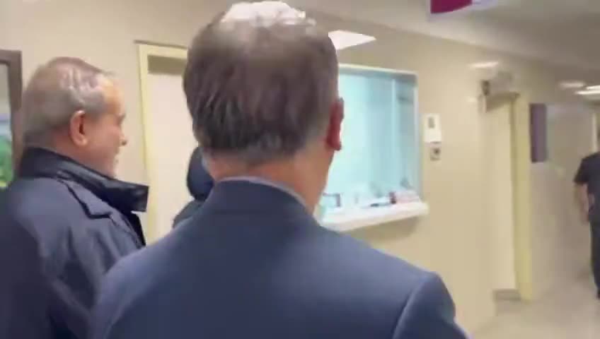   عیادت رئیس‌جمهور از رضا امیرخانی