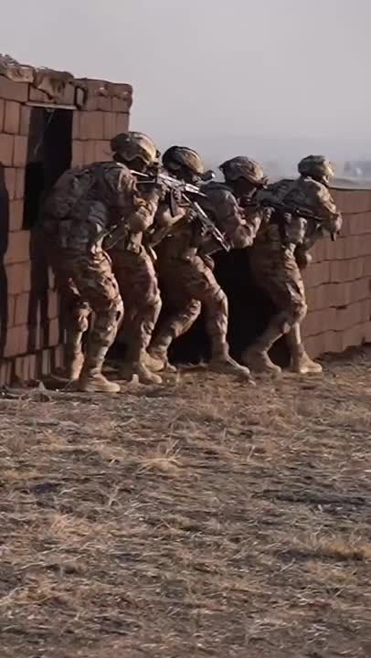   تصاویری از تمرین عملیات ویژۀ سپاه در رزمایش ضدتروریستی سهند ۲۰۲۵