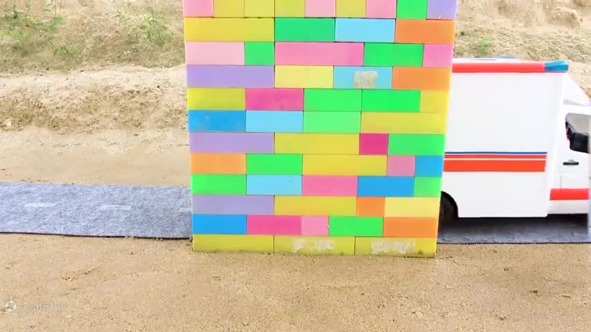 ماشین‌های رنگی: دنیای شگفت‌انگیز اسباب بازی‌های کودکانه!