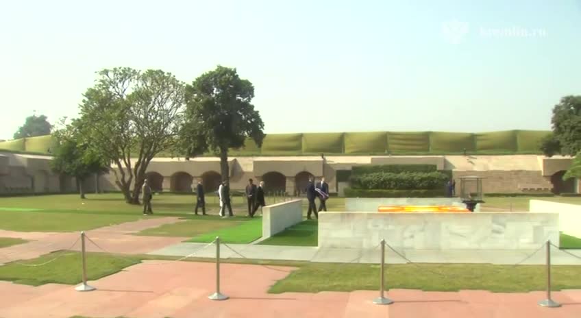   ادای احترام پوتین به بنای یادبود گاندی، رهبر مبارز هند