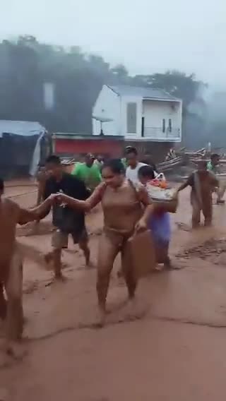   کشته‌های سیل اندونزی از ۹۰۰ نفر هم بیشتر شد