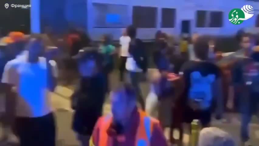   تصاویر تازه از ورود خودرو به میان جمعیت در فرانسه