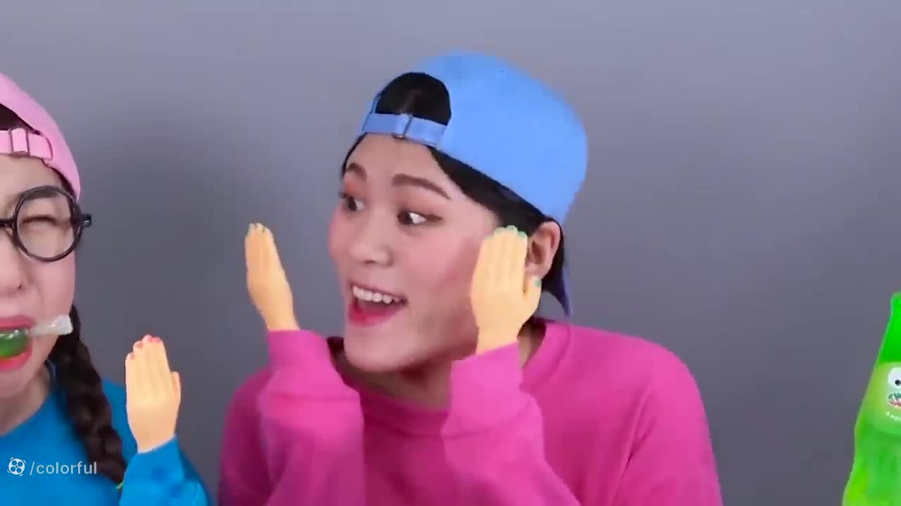 آب‌نبات شکلاتی و چالش‌های شیرین: دوستی در میدان خوراکی!