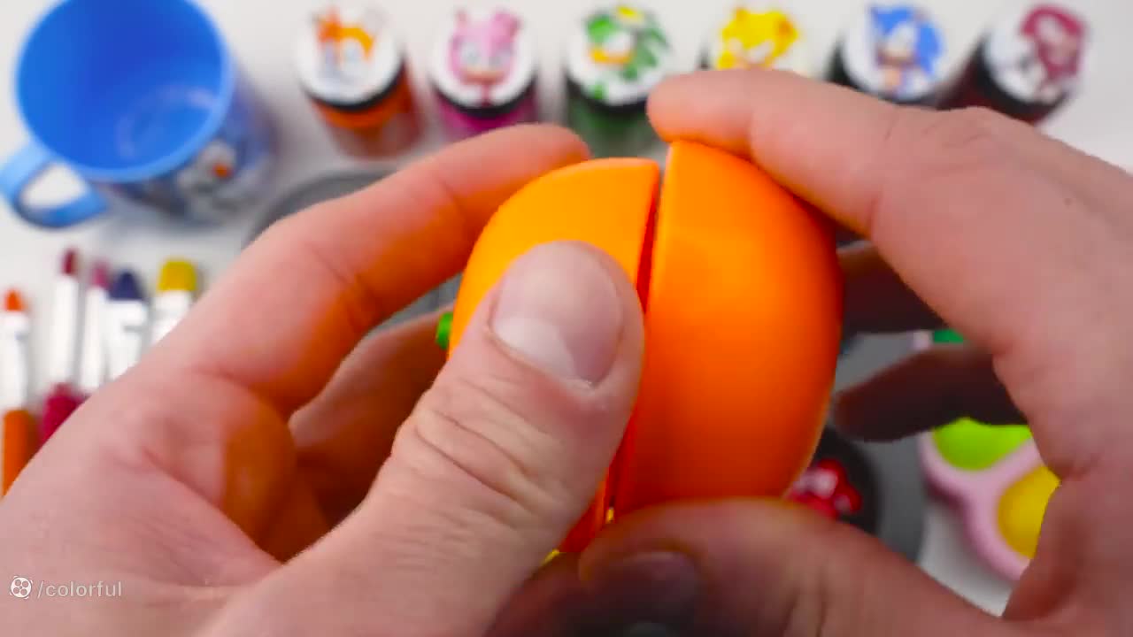 ساخت اسلایم رنگی قلبی: بازی جذاب با کوکوملون و صداهای آرامش‌بخش!