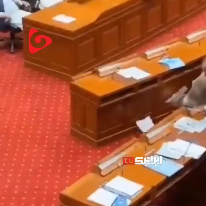   ورود غیر منتظره یک الاغ به پارلمان پاکستان!