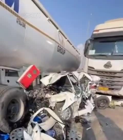   عجیب اما واقعی؛ راننده از دل این تصادف وحشتناک، سالم بیرون درآمد!