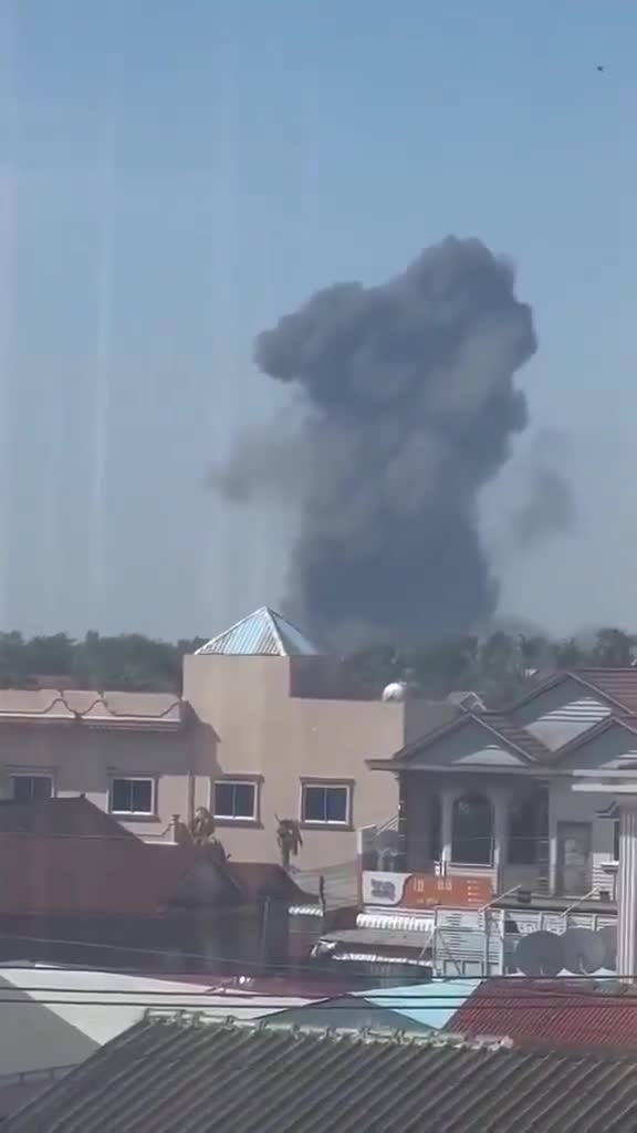   بمباران تایلند با جت‌های جنگنده در شهر سامراونگ