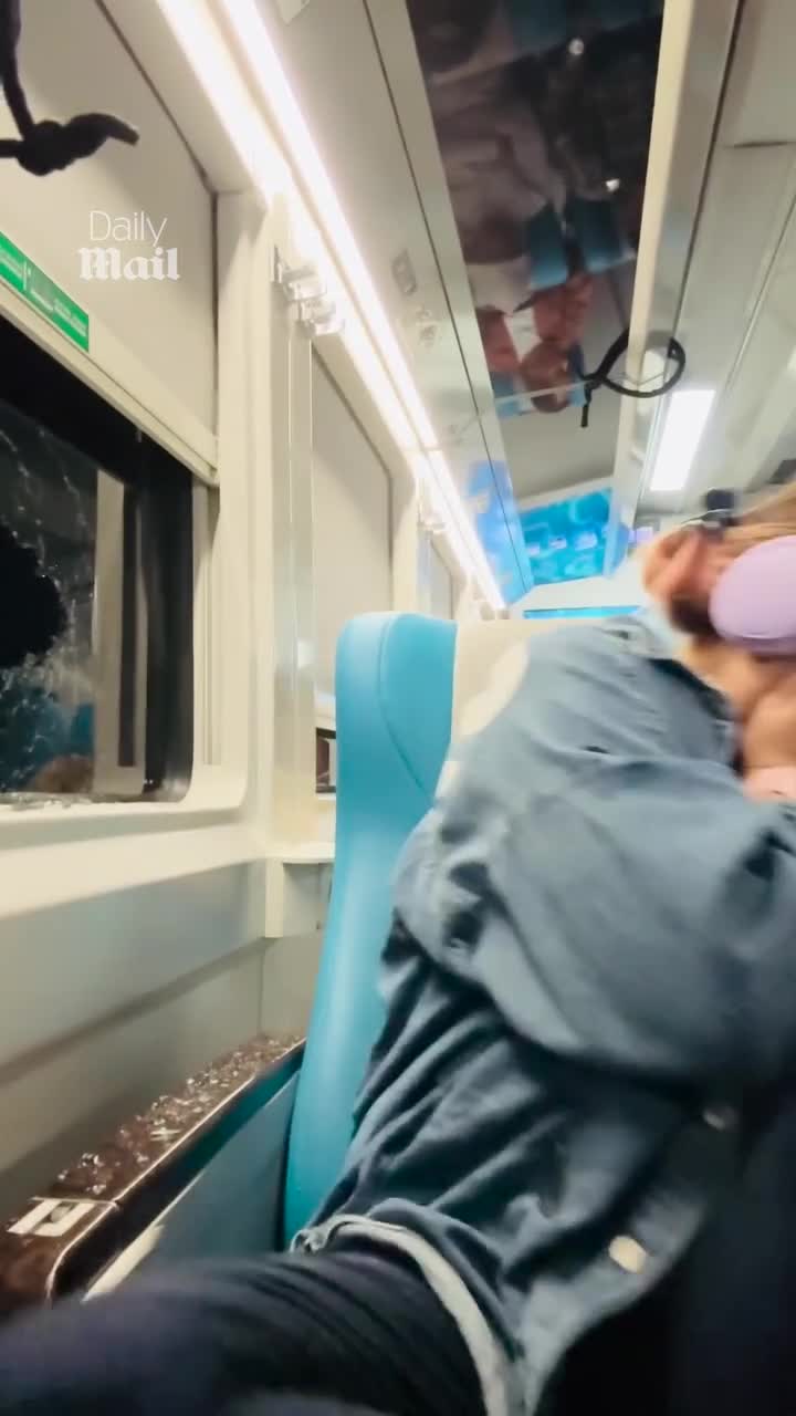   لحظه ترسناک خرد شدن شیشه مقابل صورت دختر جوان