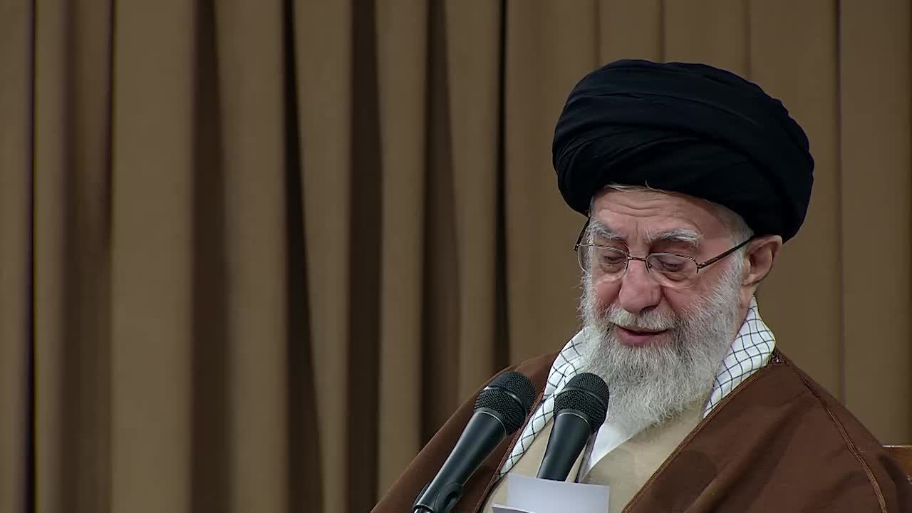   تجلیل رهبر انقلاب از سخنان صریح و راهگشای رئیس جمهور در روز ۲۲ بهمن