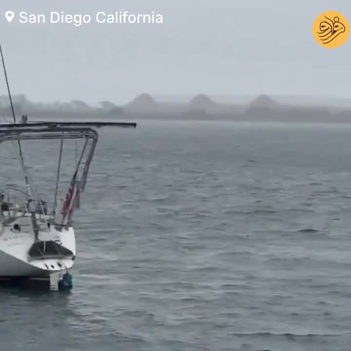  سقوط یک هواپیمای جنگنده نیروی دریایی آمریکا