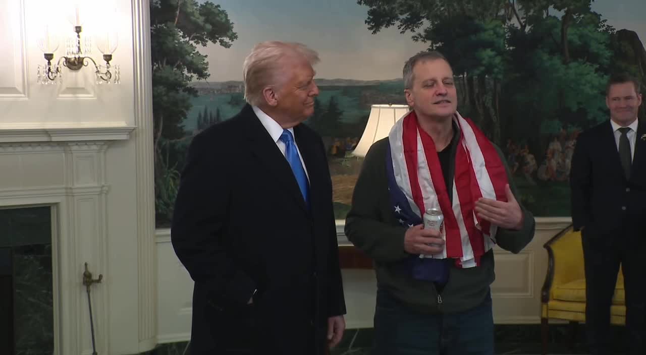   ترامپ در کاخ سفید میزبان معلم بازداشتی در روسیه شد