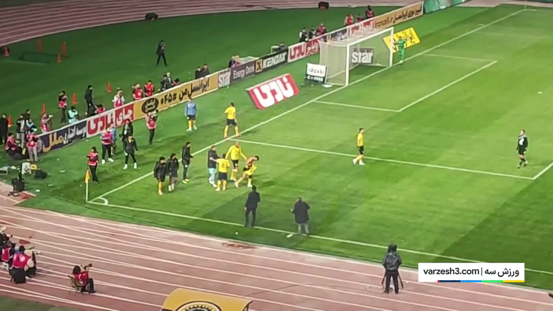 خوشحالی عجیب زکی پور پس از زدن گل سوم سپاهان