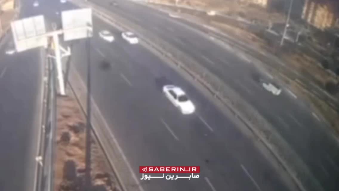   اقدام جنون‌آمیز راننده تیبا در لاین سرعت بزرگراه پاسداران تبریز؛ حرکت با دنده عقب!