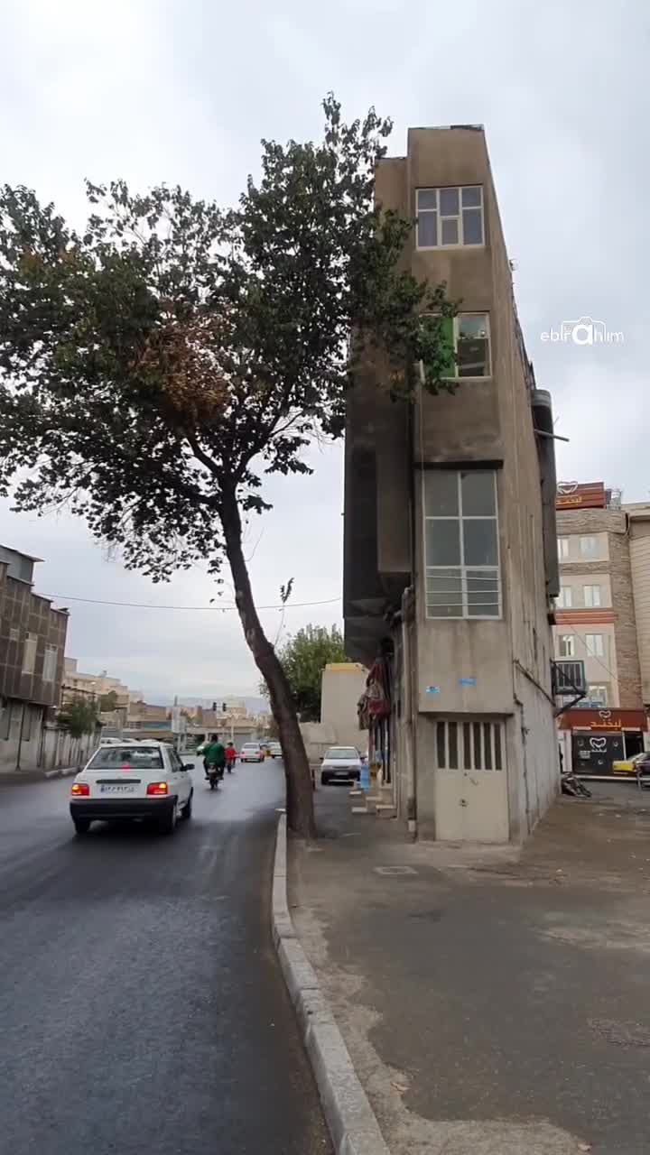   خانه‌ای عجیب در جنوب تهران که شاید کم‌عرض‌ترین خانه دنیا باشد!