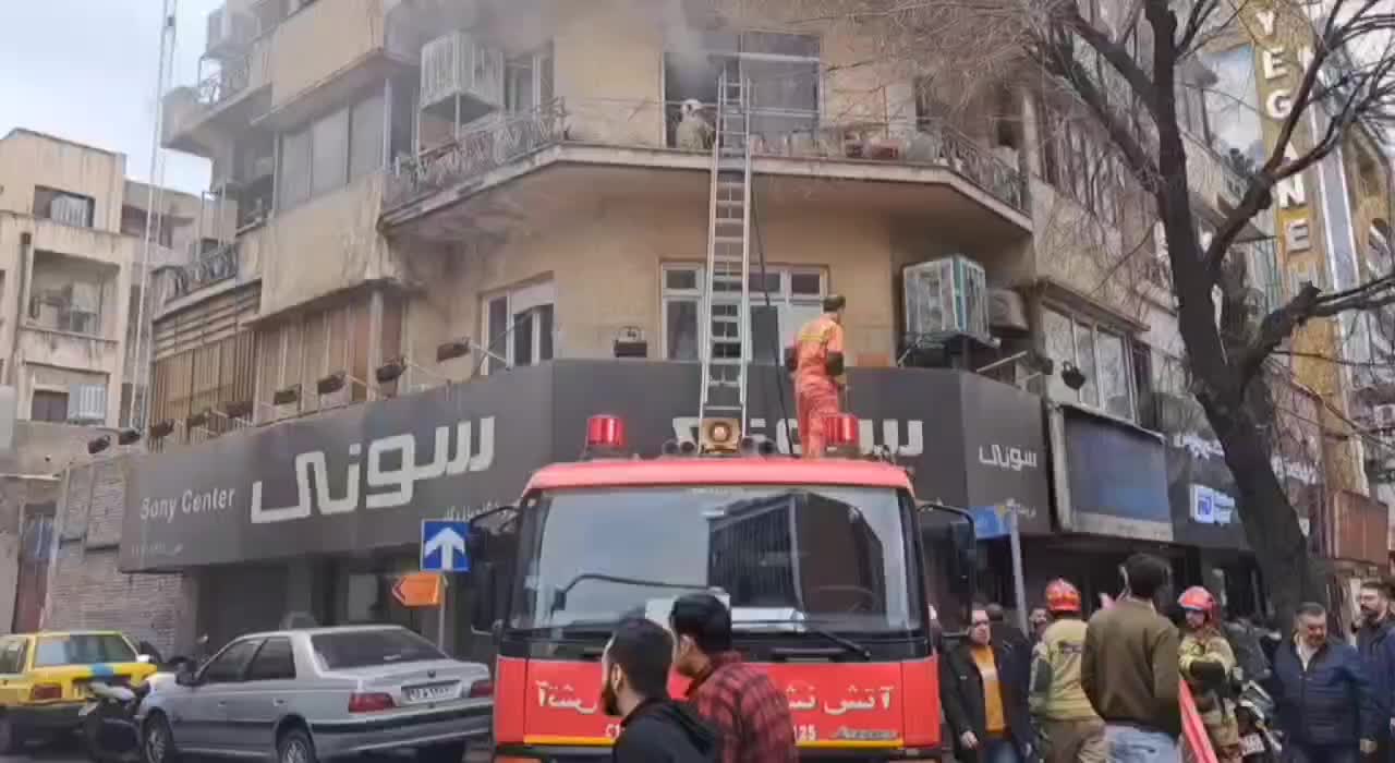   ویدیویی از آتش‌سوزی دیروز در خیابان جمهوری تهران