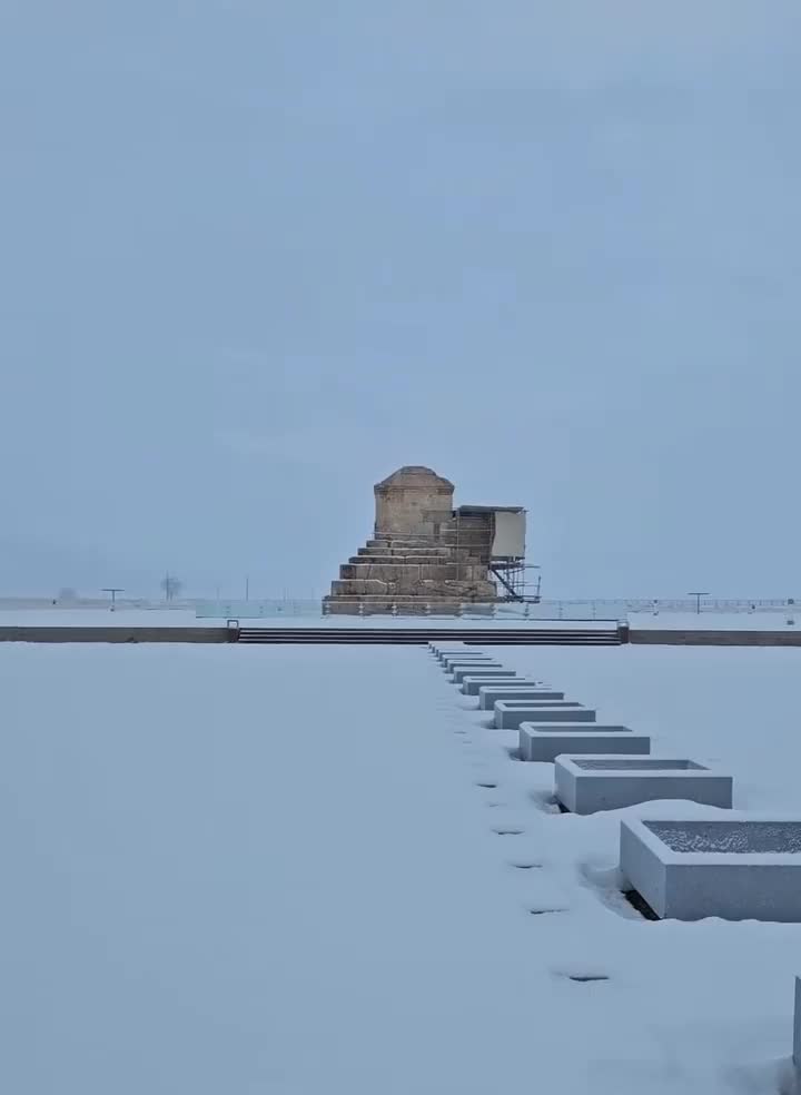  آرامگاه کوروش سیپدپوش شد