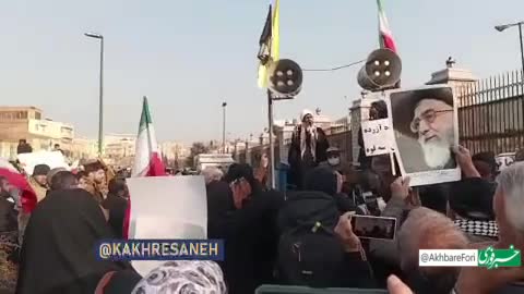   شعارهای تند علیه سران قوا در تجمع در کنار ساختمان مجلس!