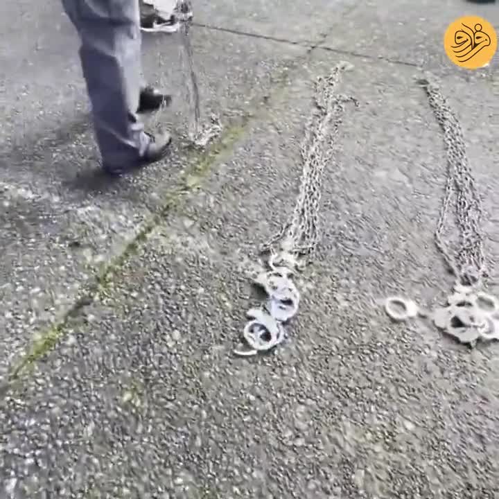  اخراج مهاجران غیرقانونی از آمریکا با غل و زنجیر