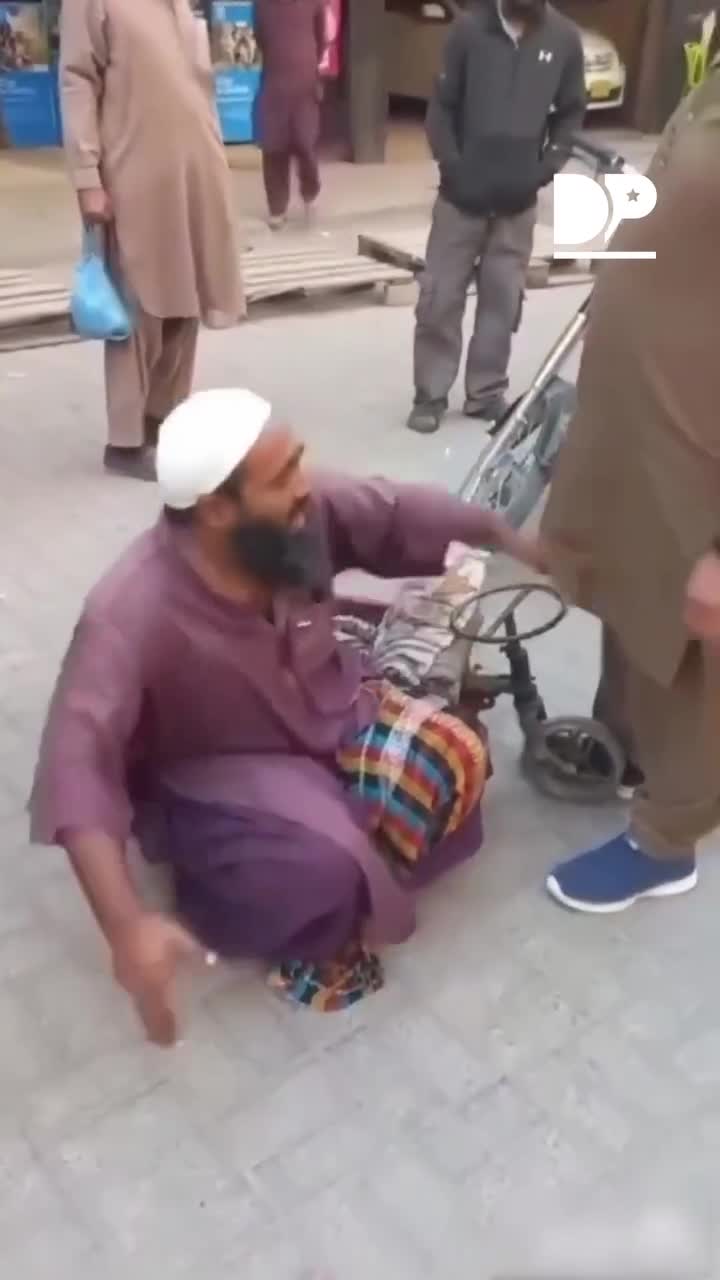   شفا یافتن سریع متکدی معلول بعد از ترس از کتک‌های پلیس!