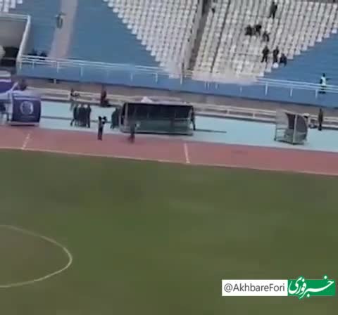   نیمکت شمس‌آذر را باد برد!