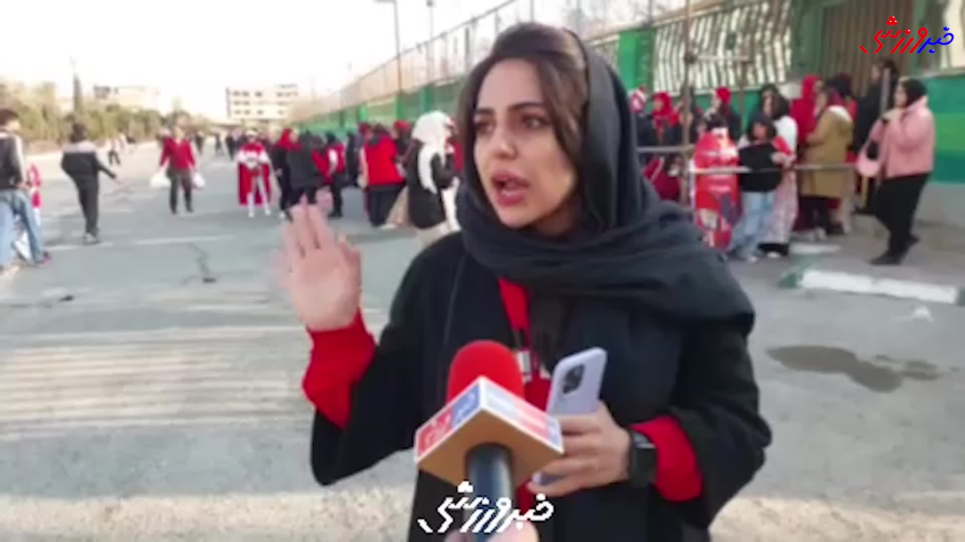 "یک باشرف پیدا نشد بگوید تراکتوری ها به محض ورود زنان نام اندام های جنسی را فریاد زدند!"
