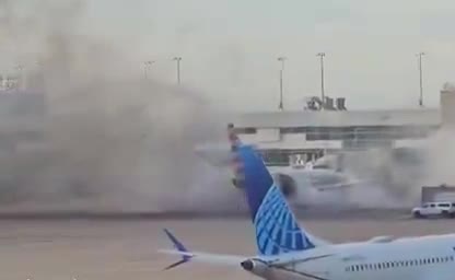   اولین تصاویر از آتش‌سوزی در یک هواپیمای خطوط هوایی آمریکا