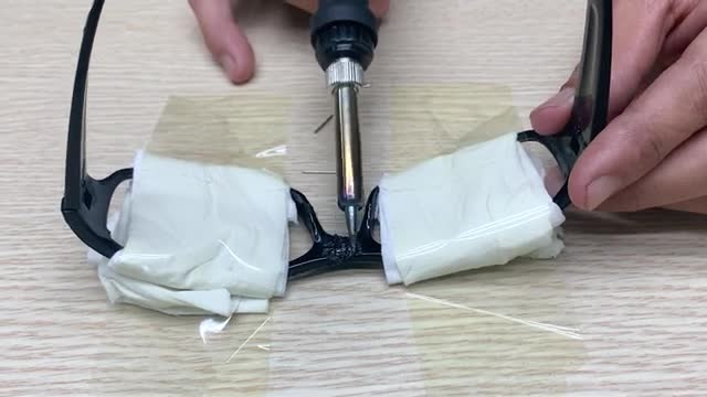  تعمیر عینک شکسته با مداد: ساده‌ترین راه برای جوش دادن در خانه