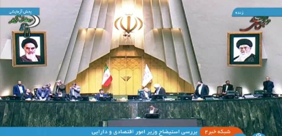   حرکت عجیب نماینده موافق استیضاح همتی در مجلس: آقای نماینده برگشت!