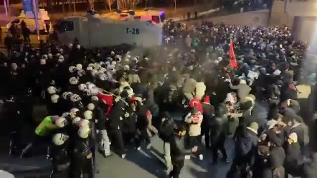  سرکوب معترضان ترکیه با گاز اشک‌آور و اسپری فلفل