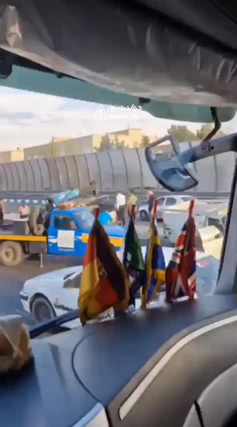   تصادف دو وانت پیکان در اتوبان رجایی