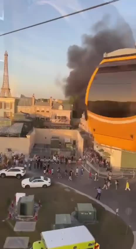   آتش‌سوزی در دیزنی‌لند و تخلیه بازدیدکنندگان