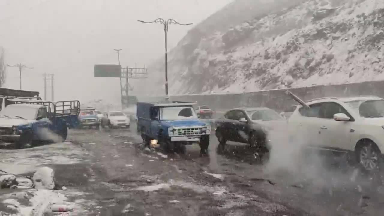   بارش برف بهاری در جاده هراز