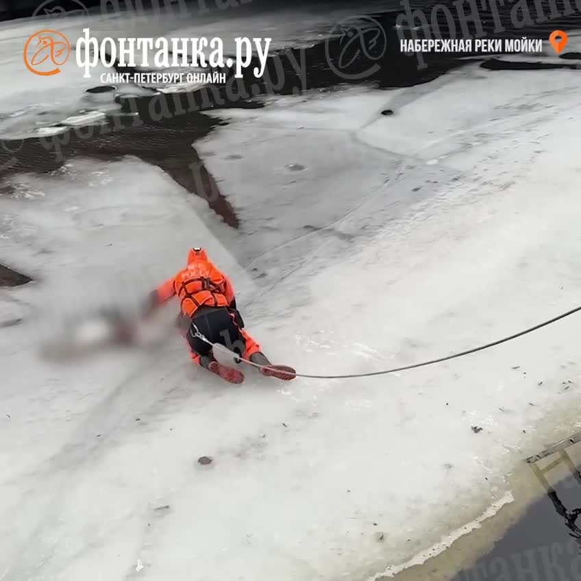 فیلم هولناک لحظه کشف جسد زن یخ‌زده در رودخانه مویکا | 6 فروردین 1404