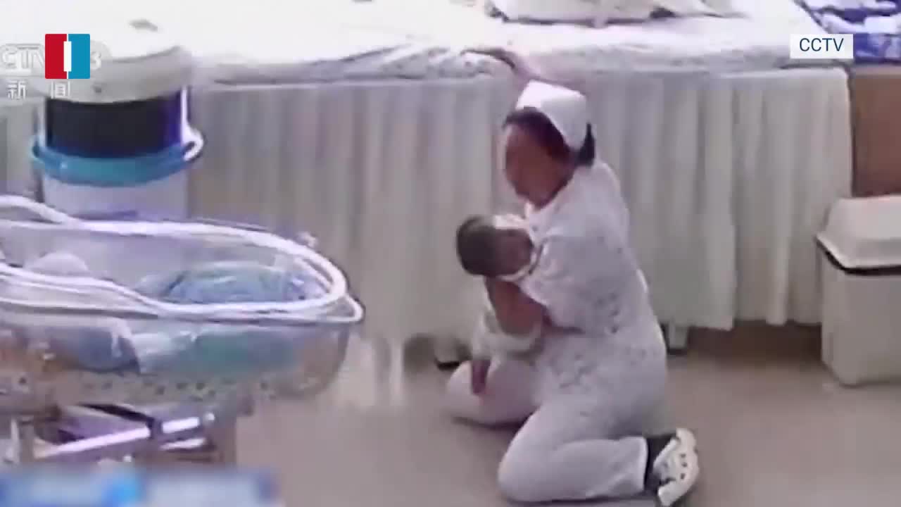   فداکاری پرستاران چینی هنگام وقوع زلزله