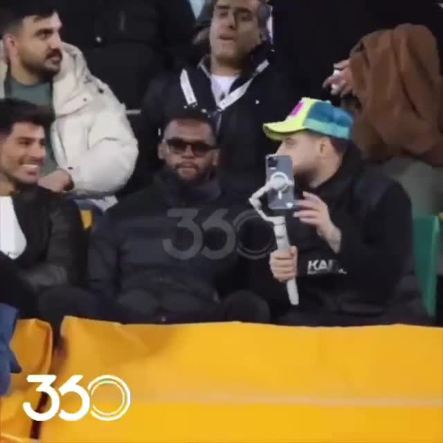 حضور کوین یامگا در ورزشگاه آزادی، برای تماشای دیدار استقلال و النصر (فیلم)