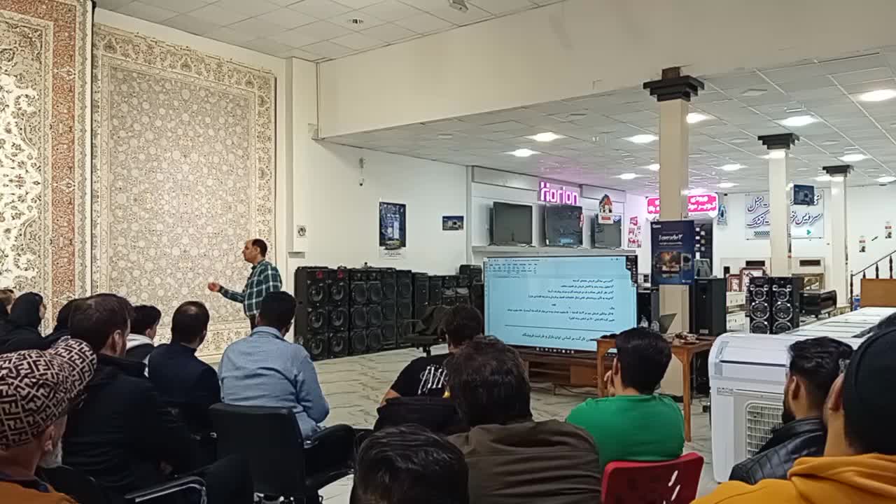 کلاس آموزشی تارگت مارکتینگ با تدریس غلامرضا ایسوند