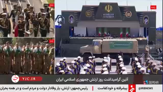   پرواز چتربازان بر فراز حرم امام خمینی (ره) در مراسم رژه روز ارتش