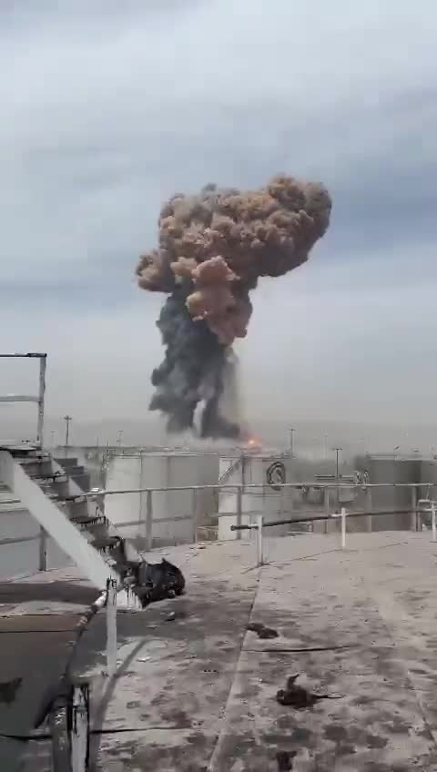   اولین فیلم منتشر شده از لحظه وقوع انفجار در بندر شهید رجایی