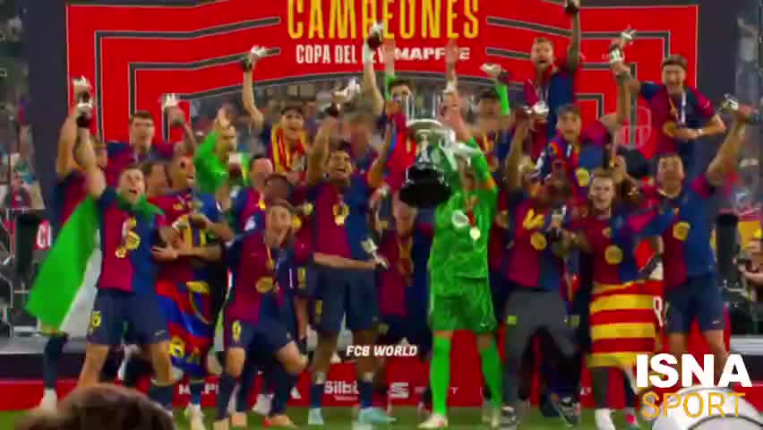   لحظه بالا بردن جام قهرمانی کوپا دل ری توسط تراشتگن و آرائوخو