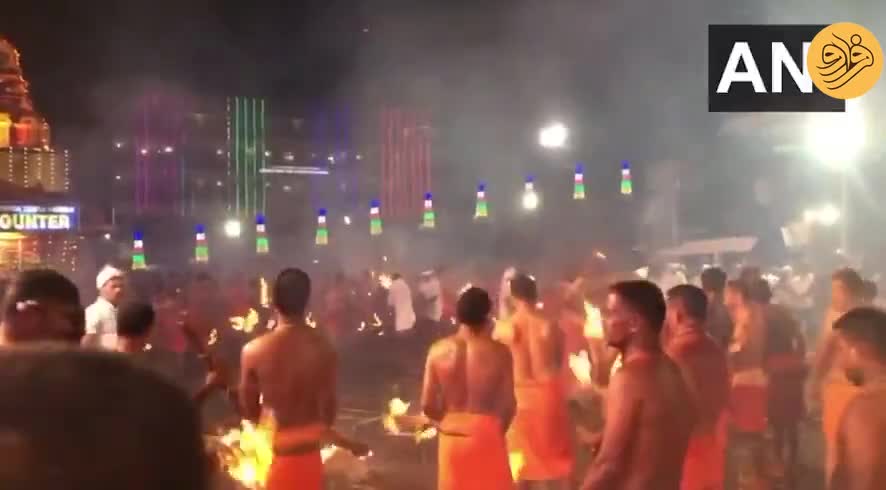 ببینید؛ نمایش آتشین هندوها به افتخار الهه